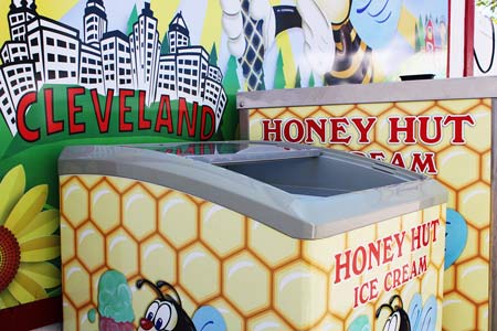 Hot Fudge Sundae - Honey Hut Ice cream